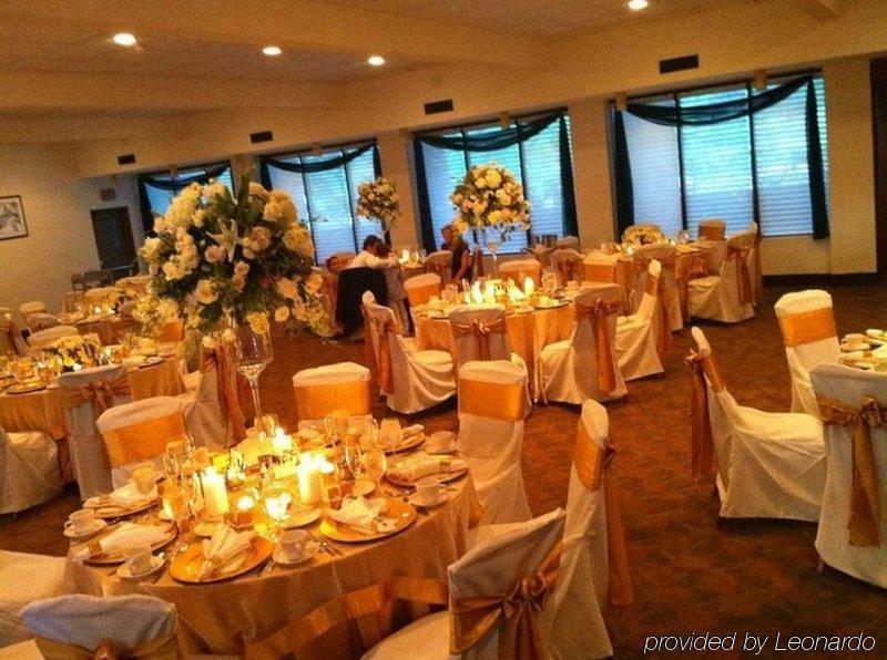 Nichols Village Hotel And Spa Clarks Summit Esterno foto