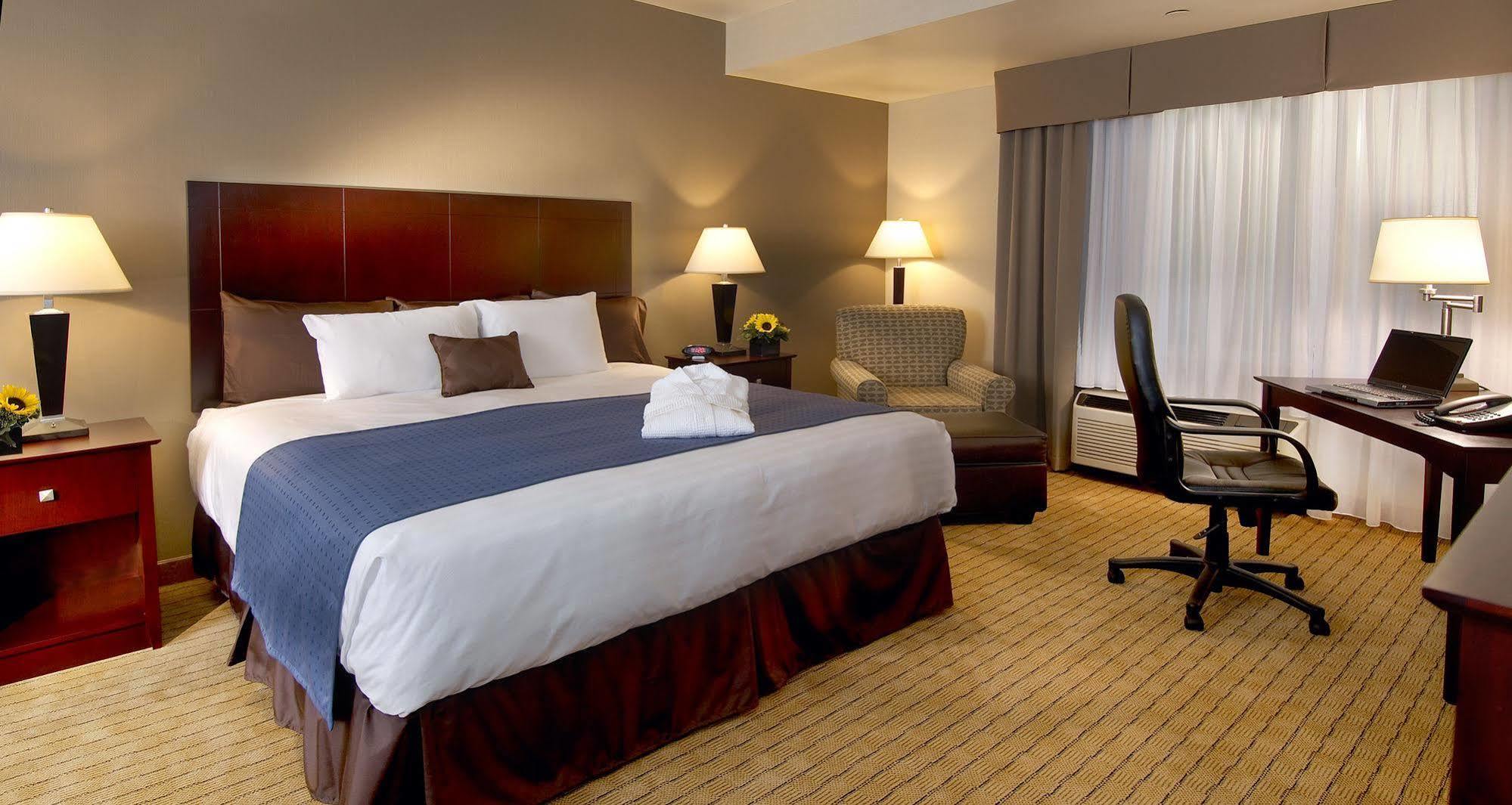 Nichols Village Hotel And Spa Clarks Summit Esterno foto